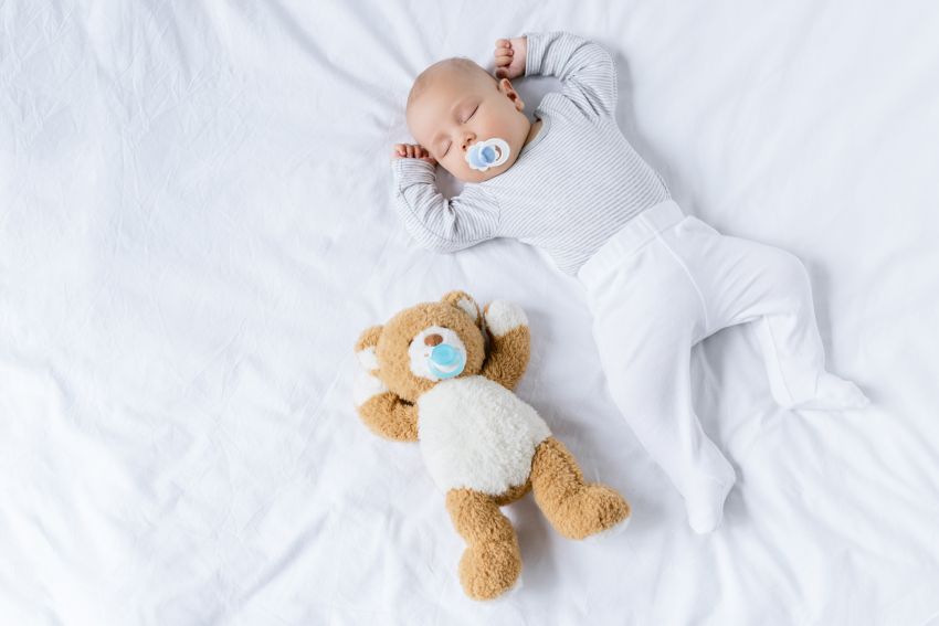 Baby schläft ab 4. Monat besser